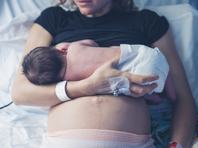 Feature Image Pentingnya Mamsi Menyusui Bayi Langsung Setelah Melahirkan Asimor ASI Booster Pelancar ASI